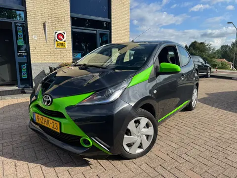 Toyota Aygo 1.0 VVT-i x-play-camera-bluetooth- gr scherm