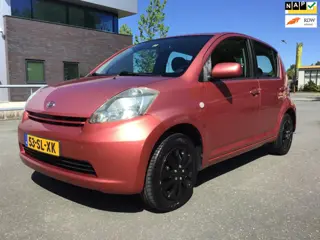 Daihatsu Sirion 2 1.0-12V Trend I Compl. Onderhoud I Apk 08-2027 I Kleine Beurt I 5 Drs I Elec Ramen
