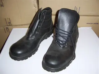 Nieuwe hoge wandel/werkschoenen