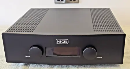 Hegel H400 Geïntegreerde versterker