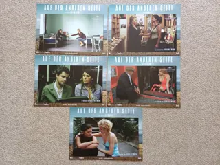 AUF DER ANDEREN SEITE lobbycard set.