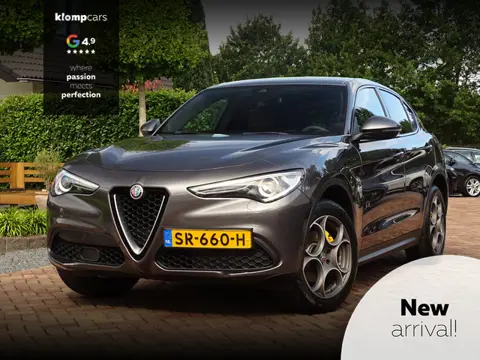 Alfa Romeo Stelvio 2.0 T AWD Velocest. | Carplay!! | Flippers | Uniek-netjes! | Donkere hemelbekl.