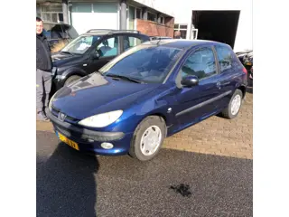 Peugeot 206 1.4 Gentry,Keurig nette en goed rijdende 206 die bij aankoop een nieuwe Apk keuring krij