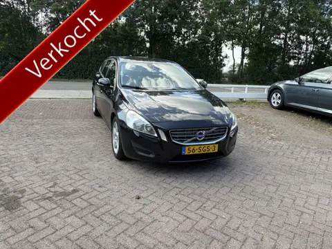 Volvo V60 1.6 T3 Momentum TREKHAAK LEER PDC NAVI (bj 2011)