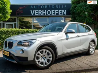 BMW X1 SDrive18i - AUTOMAAT - NAVIGATIE - TREKHAAK - LEDER - CRUISE / CLIMATE - MEMORY SEATS - PDC V