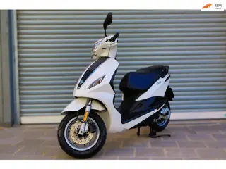 Piaggio Snorscooter Fly 4T Snor Wit 4396km