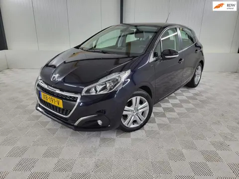 Peugeot 208 1.2 PureTech Signature, Carplay, Parkeersensoren, Navigatie