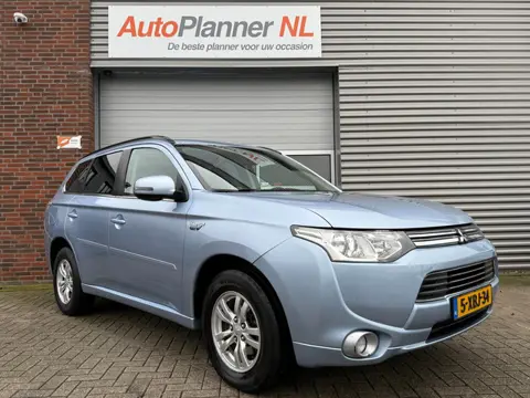 Mitsubishi Outlander 2.0 PHEV Business Edition! 4WD! Camera!