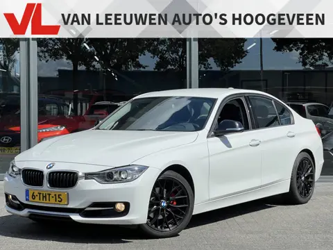 BMW 3-serie 320i Executive | Stoelverwarming | Navi | Trekhaak
