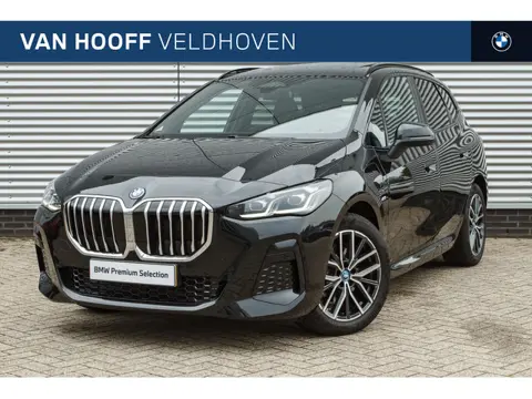 BMW 2 Serie Active Tourer 225e xDrive M Sport Automaat / Panoramadak / Sportstoelen / Achteruitrijca