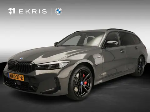 BMW 3 Serie Touring 330e xDrive | M-Sportpakket | LED | Leder | HUD | Active cruise | Trekhaak | Pan