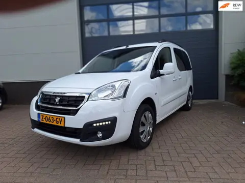 Peugeot Partner Tepee | 1.2 PureTech Active | Navi | Apple car play |Cruise control | Airco |