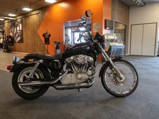 Harley-Davidson XL883 C Custom (bj 2006)