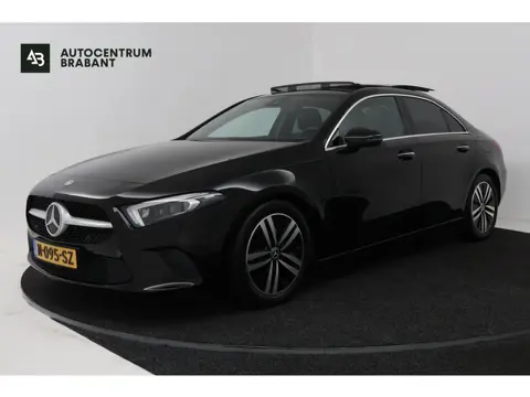 Mercedes-Benz A-klasse 180 Business Solution (PANORAMADAK, SFEERVERLICHTING, CAMERA, STOELVERWARMING