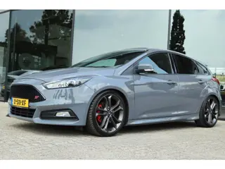FORD FOCUS 2.0 ST-3 | SCHUIFDAK | XENON | LEDER | KEY-LESS | CAMERA | WINTERPACK | KW VERLAGING