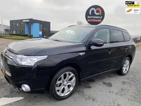 Mitsubishi Outlander 2014 * 2.0 PHEV Instyle+ * AUTOMAAT * NAVI * LMV * LED * PDC *