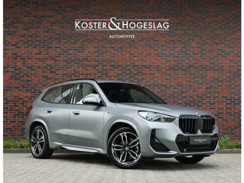 BMW X1 30e xDrive | M onderstel - Sportstoelen - Direct rijden!