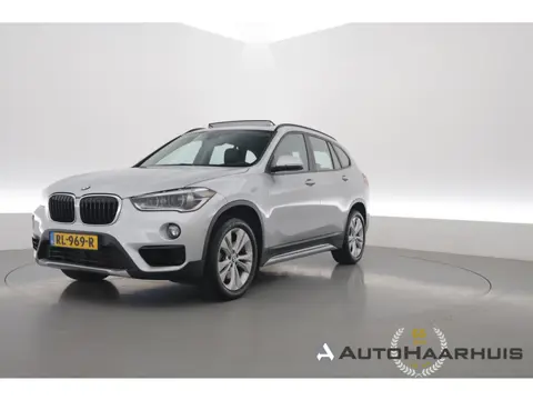 BMW X1 sDrive20i High Executive | Rijklaar!! | Pano | Cruise Contr. | Camera | Apple CarPlay | Stoel