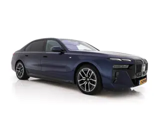 BMW i7 xDrive60 106 kWh M-Sportpack [3-Fase-11kW] {SoH-98%} (INCL.BTW) *PANO | HEAD-UP | LUXURY-LEAT