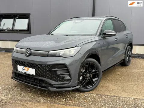 Volkswagen Tiguan 1.5 eHybrid Maxton R-Line / BLACKSTYLE / LEER / TREKHAAK / 360 / RAMVOL