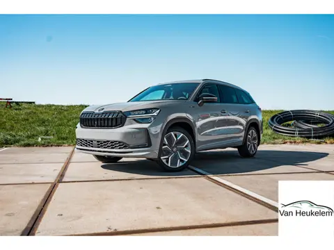 Skoda Kodiaq 1.5 TSI PHEV Sportline | PANO | TREKHAAK | 20" VELGEN | STEEL GREY