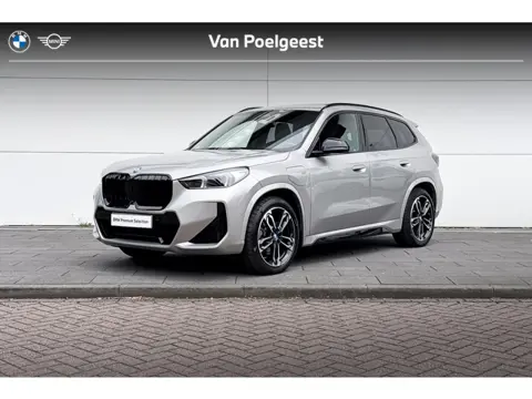 BMW X1 xDrive25e | M-Sport Pro | Trekhaak | Panoramadak | Head-Up Display | Travel Paket | Innovatio