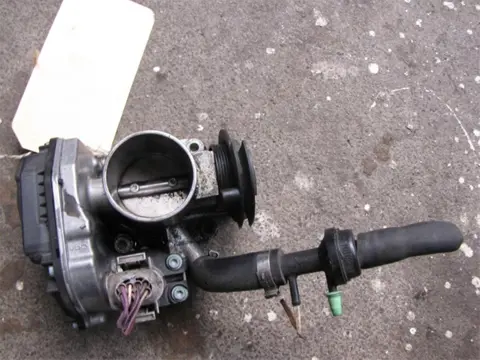 Volkswagen Golf 4 1.4 Gasklephuis Sloopauto inkoop Den haag