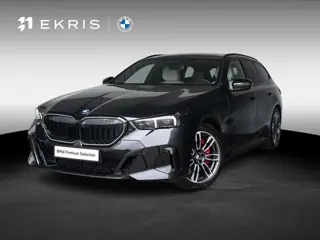 BMW 5-serie Touring 550e xDrive | M Sportpakket Pro | Travel Pack | Comfort Pack | Adaptief onderste