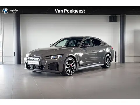BMW i4 M60 84 kWh | M Sport Pro | Glazen Schuif-/kanteldak | M Sportstoelen | Harman Kardon | Comfor