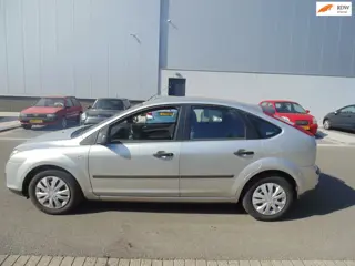 Ford Focus 1.6-16V Trend met airco trekhaak