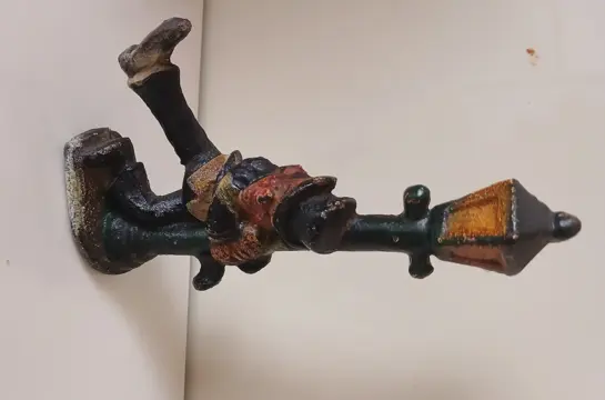 Vintage gietijzeren dronken man 10,4 cm