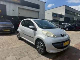 Peugeot 107 1.0-12V XR