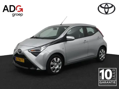 Toyota Aygo 1.0 VVT-i x-play | Groot scherm multimedia | Airco | Parkeercamera |
