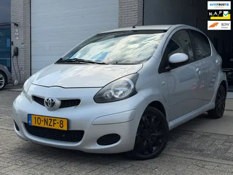 Toyota Aygo 1.0-12V Comfort Navigator/ 5drs/ nap/ dealeronderhouden/ 1jaar apk/ airco/ navi/ EL-rame
