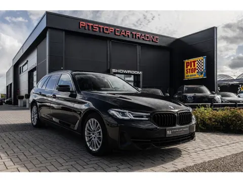 BMW 5-serie Touring 530e xDrive, Pano, Volleder, Comfortstoelen, 360 Camera