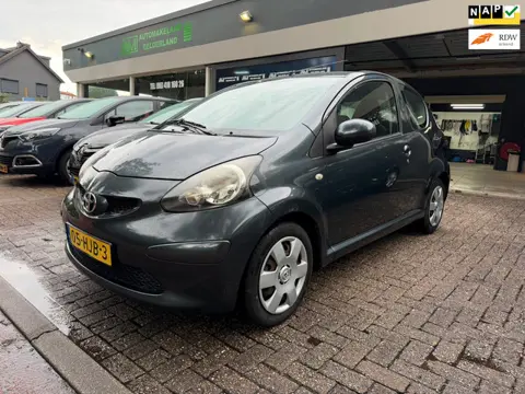 Toyota Aygo 1.0-12V + | AUTOMAAT | 1E EIGENAAR | AIRCO| NW APK | LAGE KM STAND |