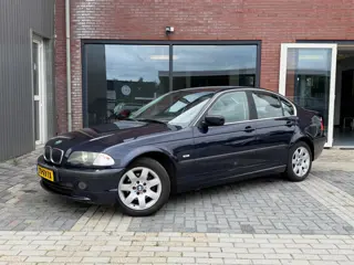 BMW 3-serie 318i Executive | Roest Vrij | Cruise | Airco | PDC |