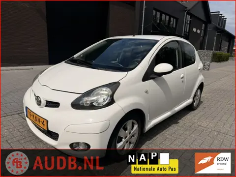 Toyota Aygo 1.0-12V Xcite White| 5 DEURS| SPORT VLG.|AIRCO KOUD|