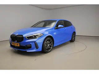 BMW 1 Serie 5-deurs 118i | M-Sportpakket | LED | Navigatie | Sportstoelen | Stoelverwarming | Shadow