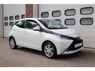 Toyota Aygo 1.0 VVT-i x-play 5-Deurs * Automaat / Airco / 51.634Km *