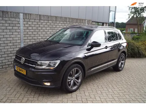 Volkswagen Tiguan 1.4 TSI ACT Comfortline Business Autom Panodak Leder Sportst Stoelverw Navi Camera