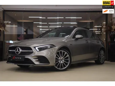 Mercedes-Benz A-klasse 250 e AMG Limited PANO/CARPLAY/360CAM/MEMORY/VOL