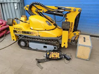 Brokk 100 husqvarna robot remote excavator digger bagger