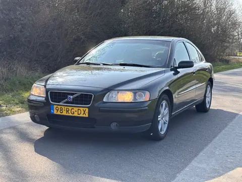 Volvo S60 2.4 Momentum | 5-Cilinder + Cruise |