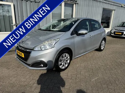 Peugeot 208 1.2 PureTech Blue Lease Executive (bj 2015)