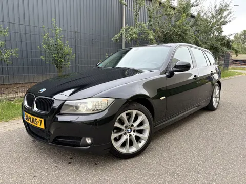 BMW 3 Serie Touring 318i Business Line Style / NAVI / LEER / AIRCO / CRUISE