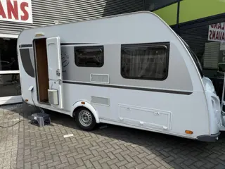 Knaus Sport 420 QD VASTBED TREINZIT VOORTENT