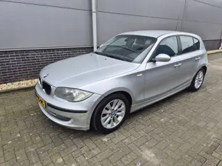 BMW 1-serie 118i Business Line - niet mooi - rijd wel als een bmw - nederlandse auto - apk tot 27 fe
