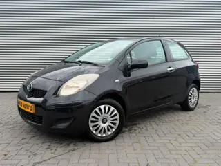 Toyota Yaris 1.0 VVT-i COOL INCLUSIEF NIEUWE APK!