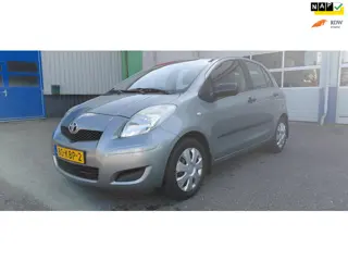 Toyota Yaris 1.3 VVTi Comfort Prachtige en 100 % garage onderhouden auto.